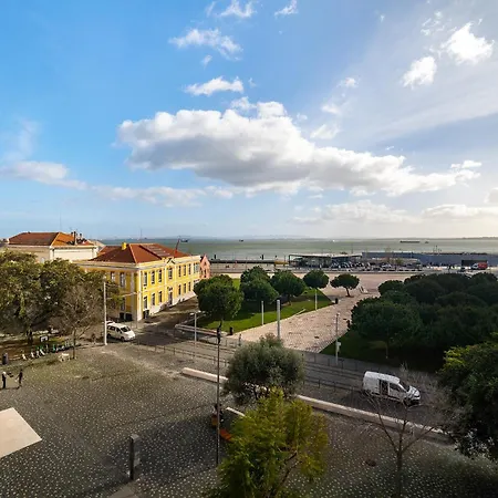 Whome Majestic With Breathtaking River Views * Лиссабон