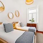 Whome Majestic With Breathtaking River Views
