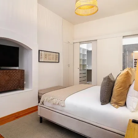 Whome Majestic With Breathtaking River Views Daire *