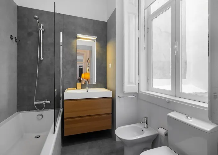 Whome Majestic With Breathtaking River Views *