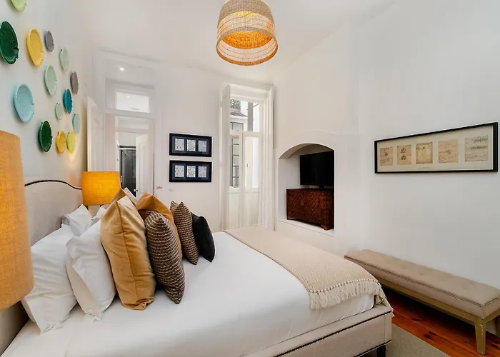 Whome Majestic With Breathtaking River Views *