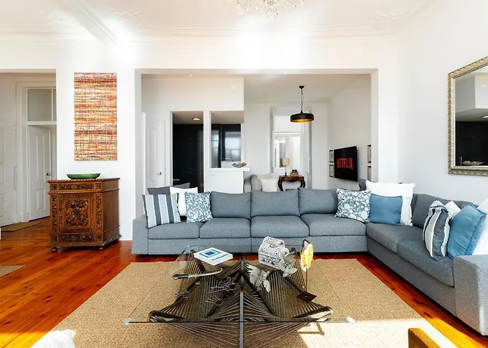 Whome Majestic With Breathtaking River Views